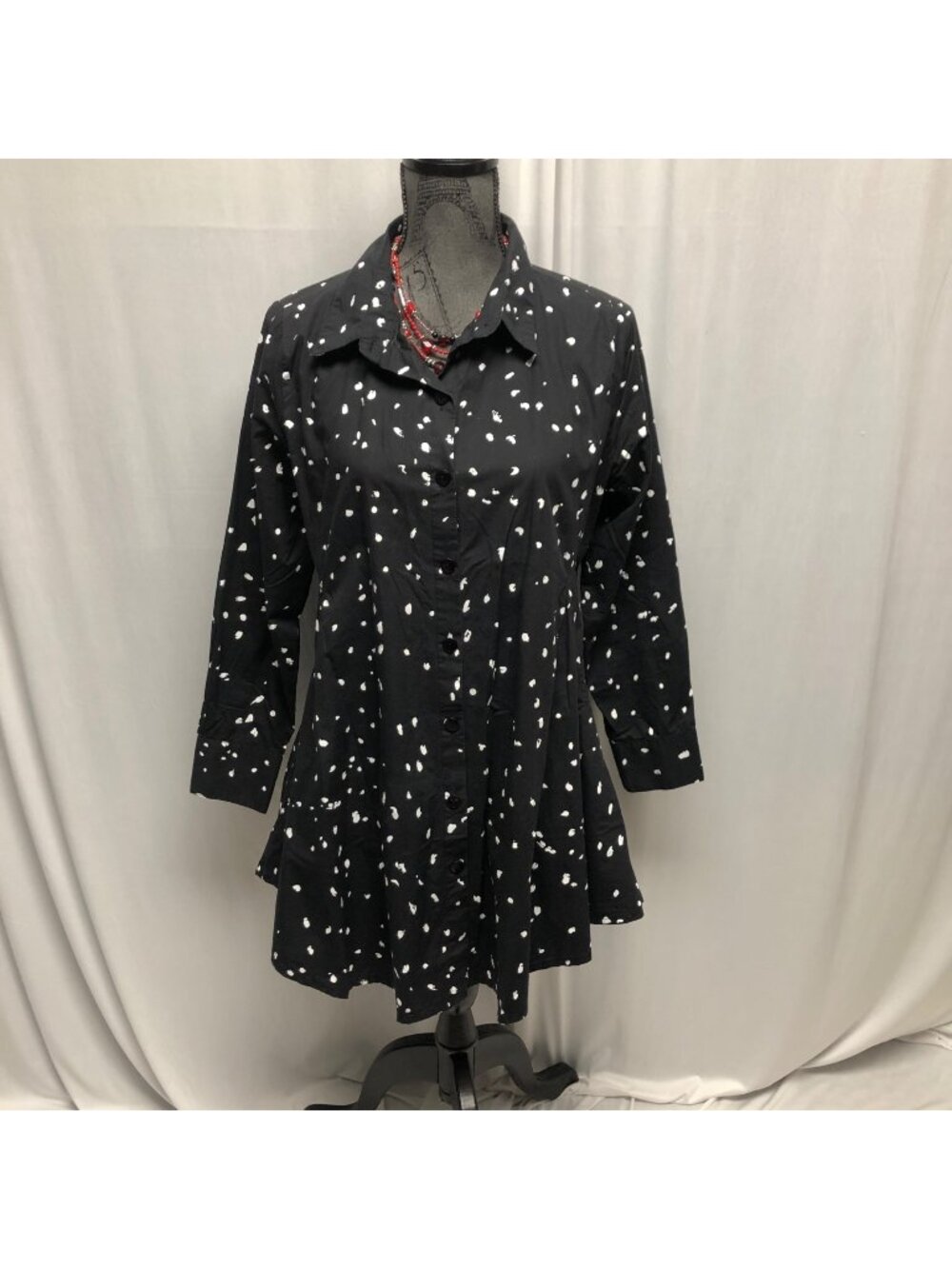 Snapdragon and Twig Cyrpress Top Womens Size Small Black White Dots Button Tunic